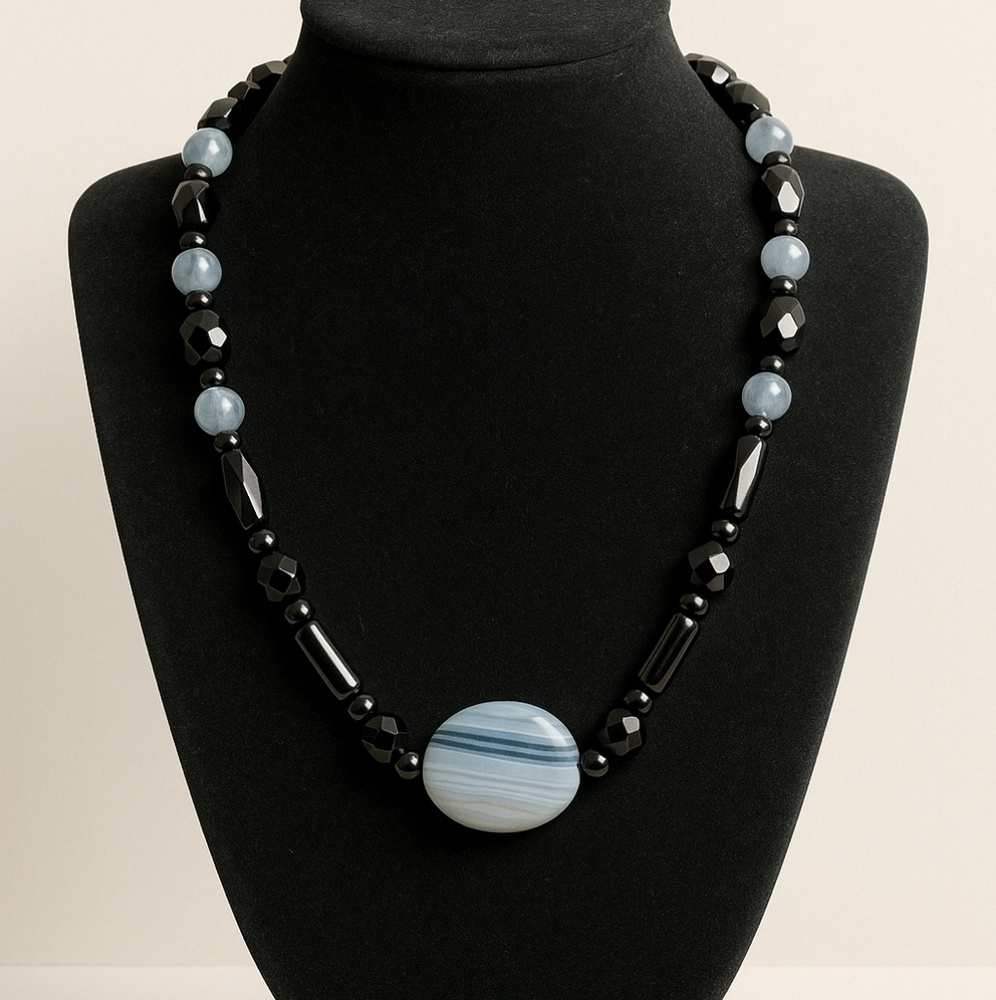 Elegant Black and Blue Beaded Necklace Agate